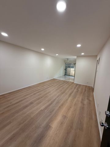 12848 Bloomfield St #3, Studio City, CA 91604