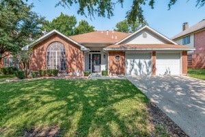 5421 Catlow Valley Rd, Fort Worth, TX 76137