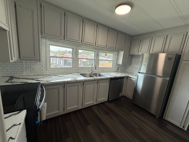 32 Mustang Ave, Marlborough, MA 01752