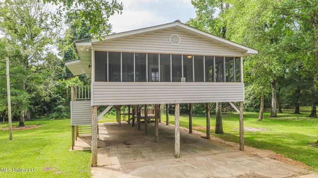2432 Pascagoula River Rd, Moss Point, MS 39562