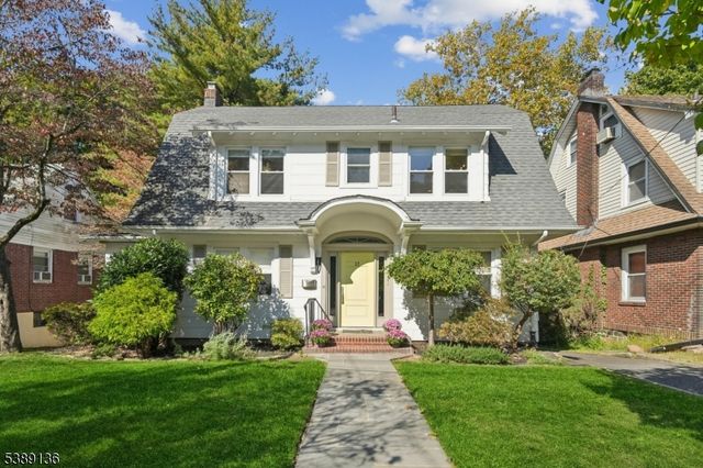 32 Linden Ter, Leonia, NJ 07605