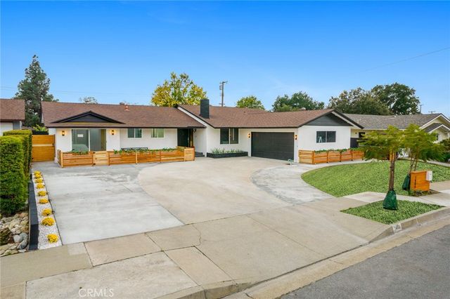 1446 Turning Bend Dr, Claremont, CA 91711