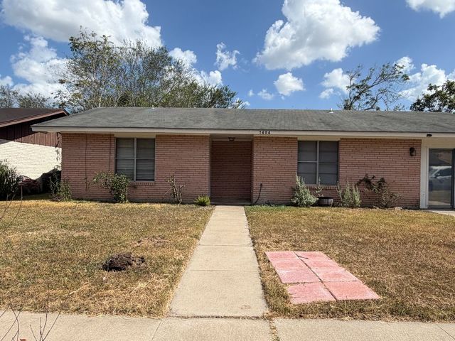 1404 Fairview Dr, Beeville, TX 78102