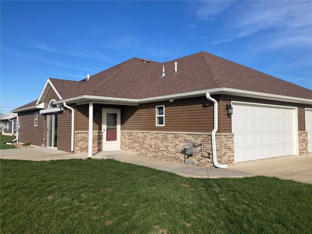 1009 E  16th St, Vinton, IA 52349