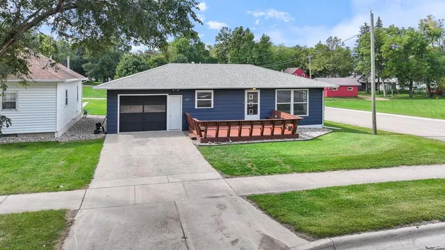 210 N  Division St, Hendricks, MN 56136