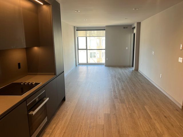 799 S  Van Ness Ave #204, San Francisco, CA 94110