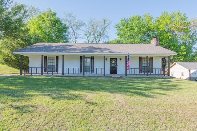 54 Chickasaw Dr, Starkville, MS 39759