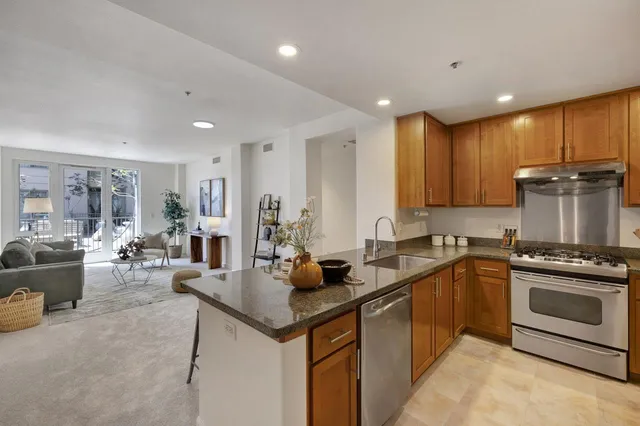 423 7th St #120, Oakland, CA 94607
