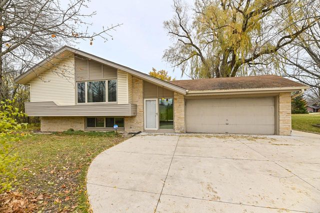 4870 South 37th STREET, Greenfield, WI 53221