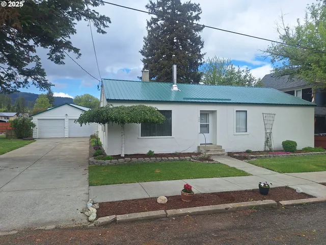 202 S  Storie St, Wallowa, OR 97885