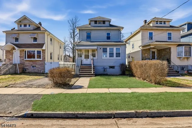 204 Pine St, Roselle, NJ 07203