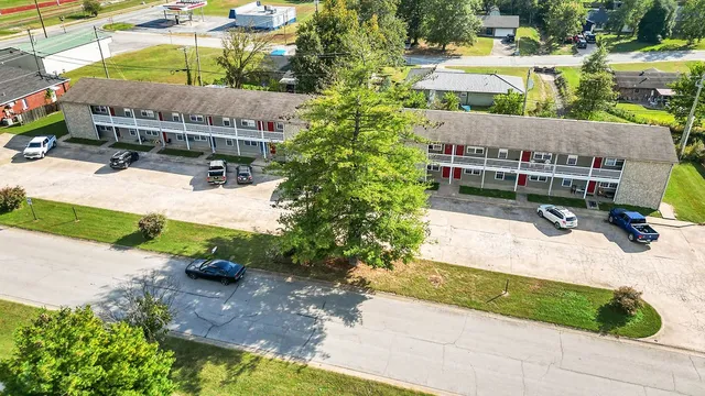 1810 & 1820 W  Twin Springs St, Siloam Springs, AR 72761