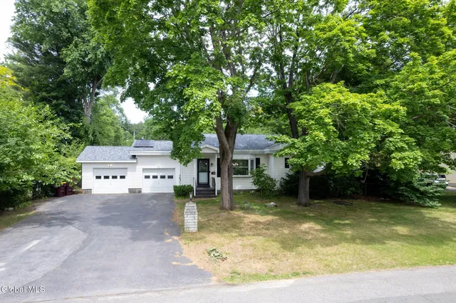 28 Lee Avenue, Schenectady, NY 12303