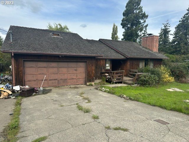 1601 Maple St, Myrtle Point, OR 97458