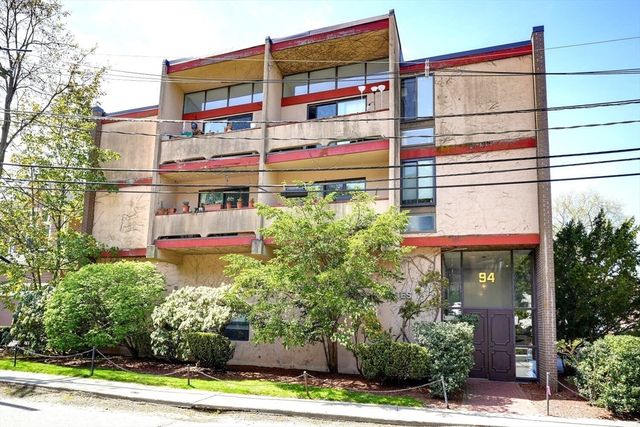 94 Beaconsfield Rd #201, Brookline, MA 02445