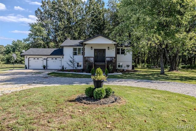 17996 Dove Rd, Lebanon, MO 65536