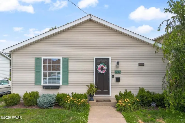 635-637 Sanderson St, Throop, PA 18512