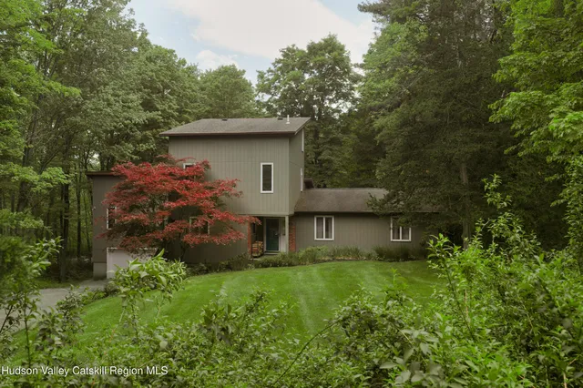 360 Mills Cross Road, Staatsburg, NY 12580