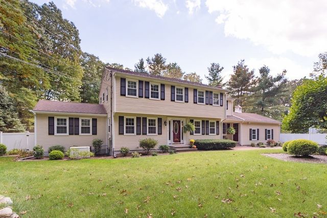 22 Forest St, Medfield, MA 02052