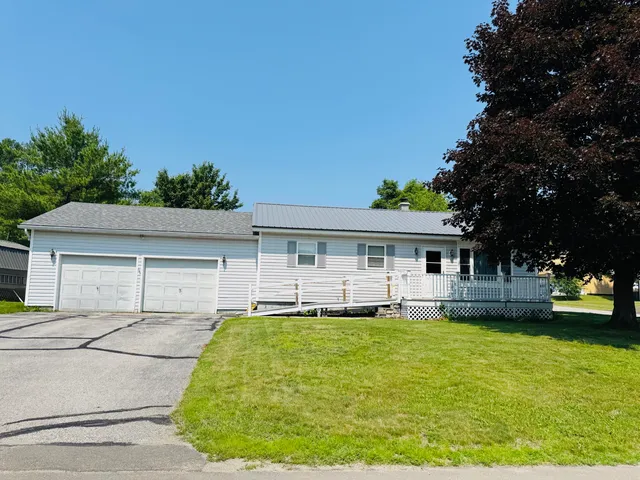 18 Western Avenue, East Millinocket, ME 04430
