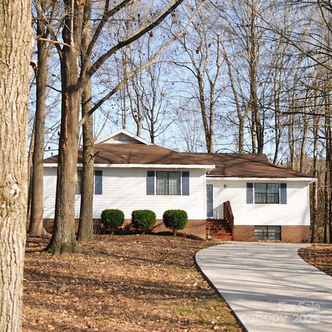 1730 Woodvalley Dr, Charlotte, NC 28216