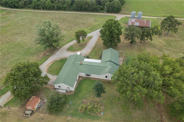 376 NW 90th Rd, Sheldon, MO 64784
