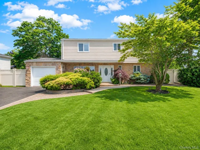 301 W 22nd Street, Deer Park, NY 11729