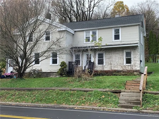 24 Elm St, Camillus, NY 13031