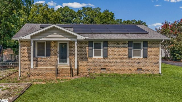 202 Hilldale Ave, Laurens, SC 29360