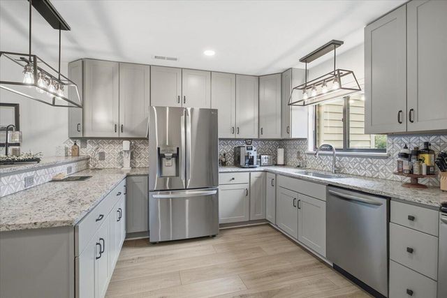 219 Shoreline Marina Cir #122, Moneta, VA 24121