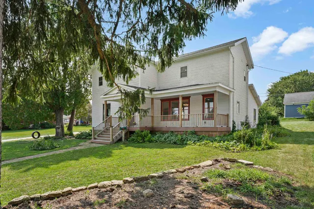 209 W  Walnut St, Dodgeville, WI 53533