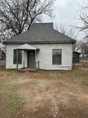 504 E  Cleveland St, Mangum, OK 73554