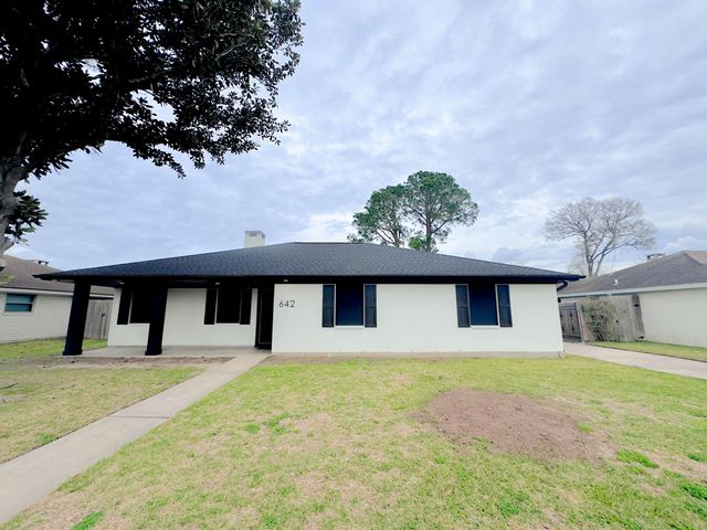 642 Meadowgreen Dr, Port Neches, TX 77651