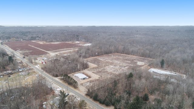 77274 County Road 376, Covert, MI 49043