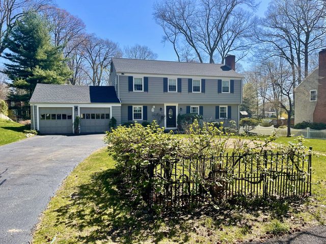 418 Crestwood Rd, Fairfield, CT 06824