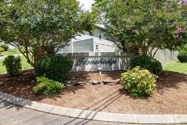 1728 Stone Hedge Dr, Knoxville, TN 37909