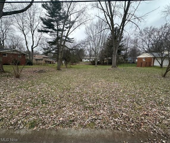288 Winchester Rd, Akron, OH 44333