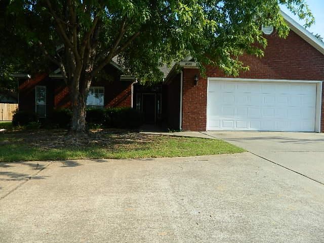 4001 W  Olive St, Rogers, AR 72756
