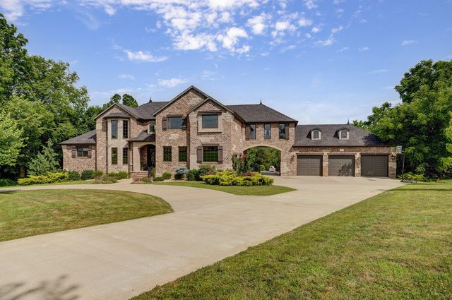 1373 E River Oak Drive, Springfield, MO 65803