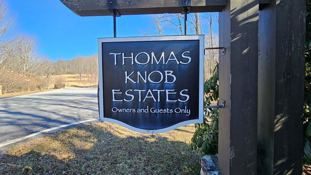 35 Thomas Knob Trl, Scaly Mountain, NC 28775