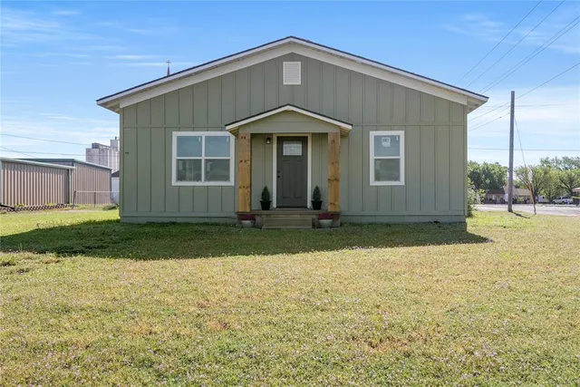 221 S  Main St, Okeene, OK 73763