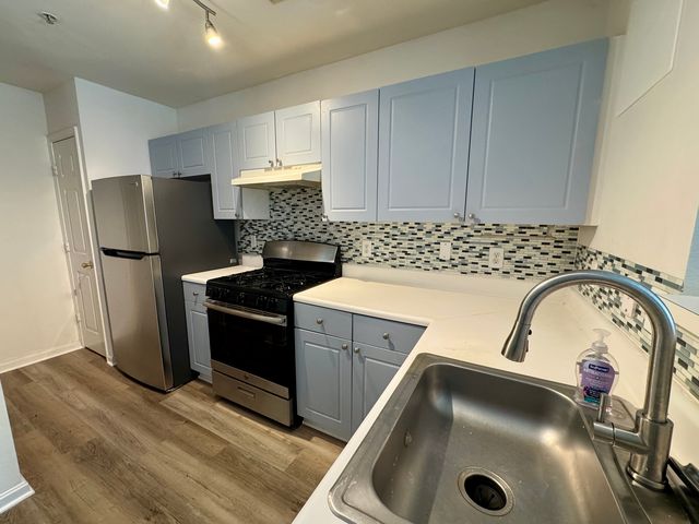 12765 Fair Briar Ln, Fairfax, VA 22033