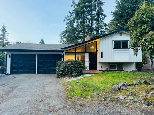 8111 225th Pl SW, Edmonds, WA 98026