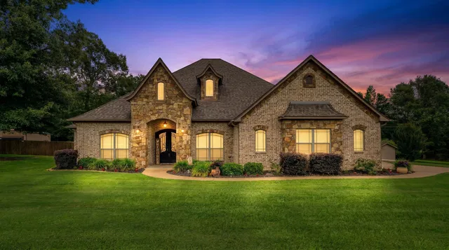 235 Kayla Ln, Longview, TX 75602