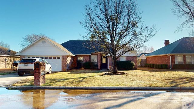 8 Lacey St, Hooks, TX 75561