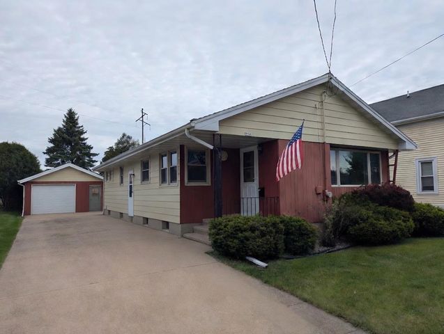 736 W  8th Ave, Oshkosh, WI 54902