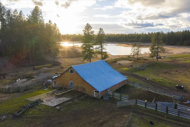 1403 W  Jennings Rd, Spangle, WA 99031