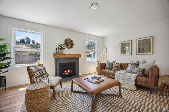 2 Oxford Ave, Mill Valley, CA 94941