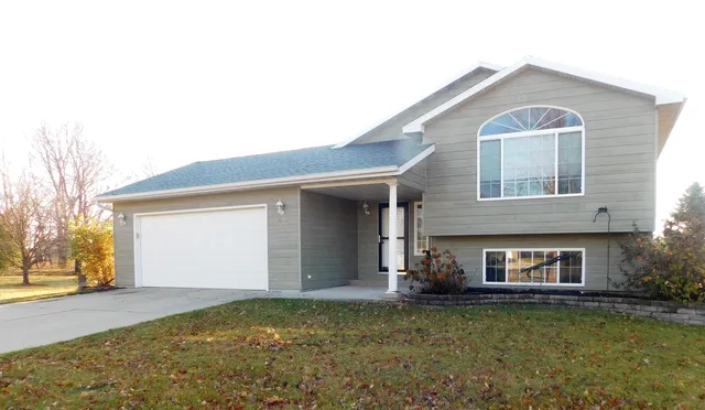 1024 16th St S, Brookings, SD 57006