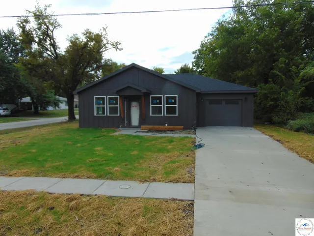501 W  4th St, Clinton, MO 64735